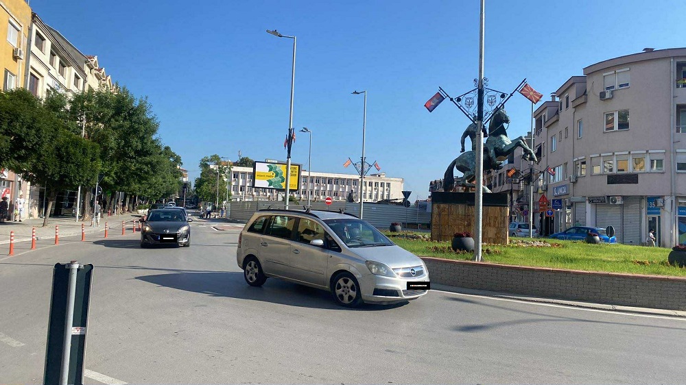 Сончево и топло со мала до умерена локална облачност