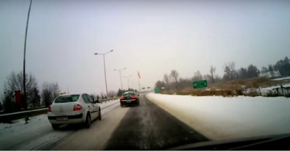 sneg-avtopat-pat-zamrznat-koli