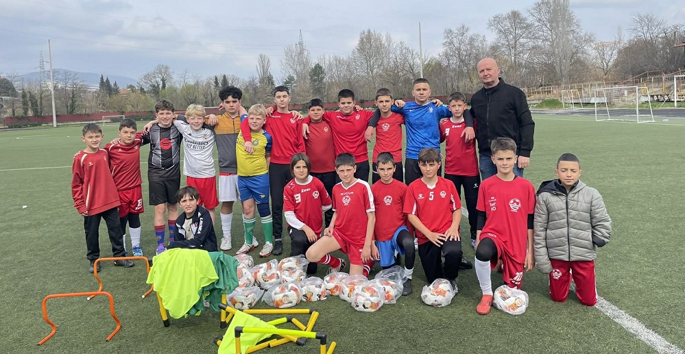 Tale Sopov donacija fudbalski skoli