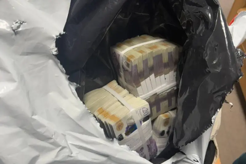 На Меѓународниот аеродром Скопје откриени непријавени 150 илјади британски фунти