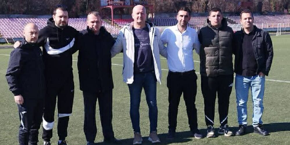 Тале Шопов донираше топки за клубовите од Општинската фудбалска лига- Велес