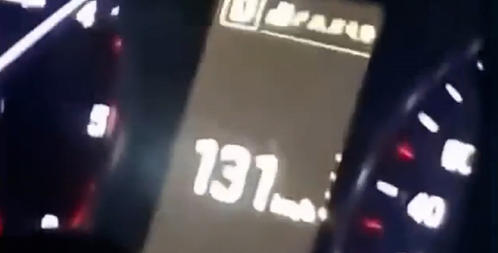 Maloletnici vozat avtomobil