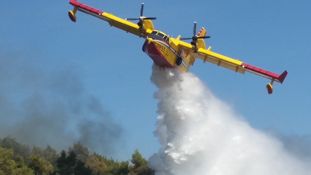 avion za gasnenje pozari