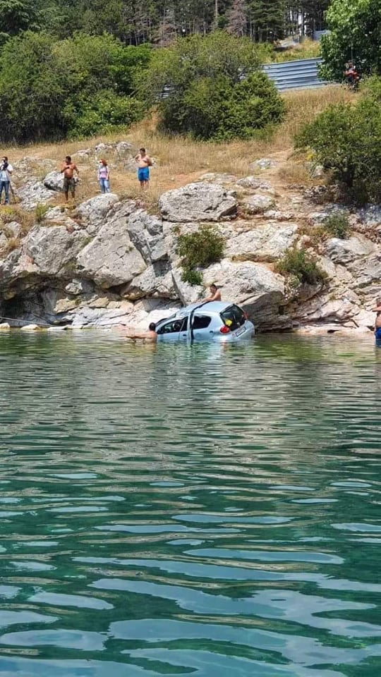 kola padnata vo ohridsko ezero