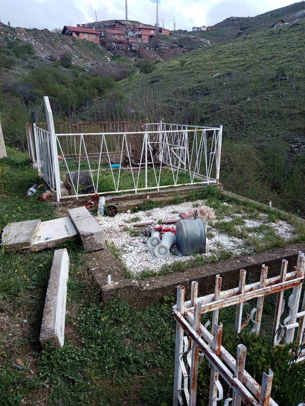 Vandalizirani grobovi 6