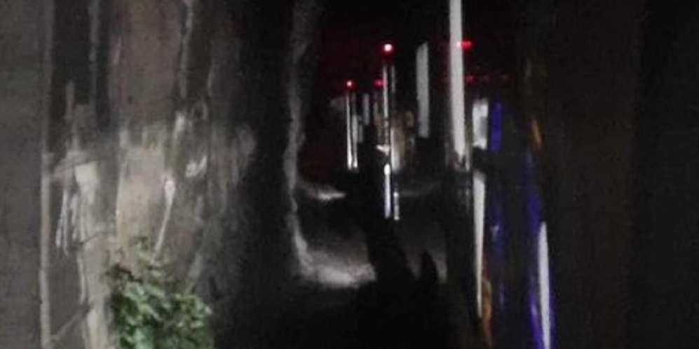 Voz zaglaven vo tunel